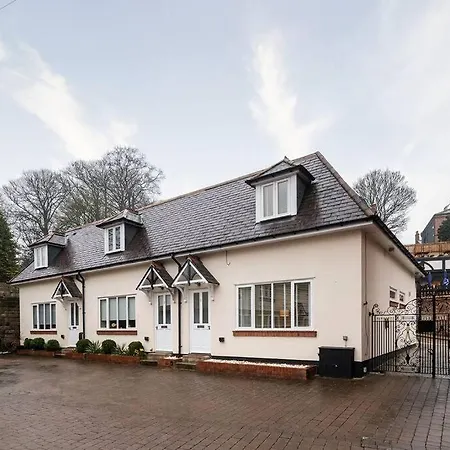 Stunning 2-bed Riverside Luxury With Free Parking For Small Car Knaresborough