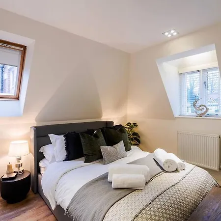 Stunning 2-bed Riverside Luxury With Free Parking For Small Car Knaresborough