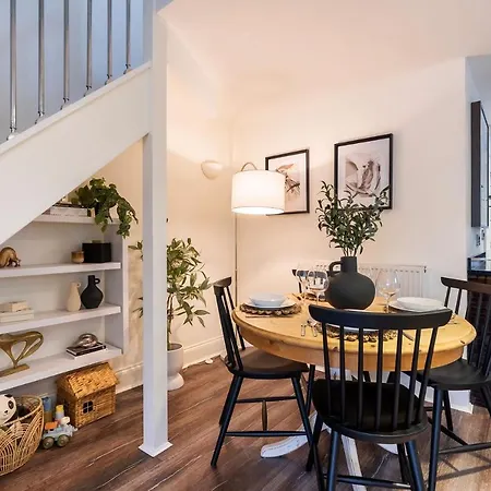 Stunning 2-bed Riverside Luxury With Free Parking For Small Car Knaresborough
